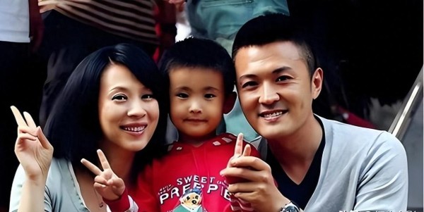 被分手后他一言不发，选择独自承受，14年后，他成为娱乐圈中最体面的“前男友”！