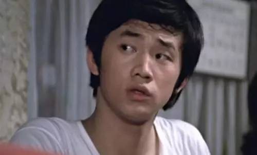 他曾在娱乐圈叱咤风云，比成龙还红的打星，晚年却如此凄凉不堪