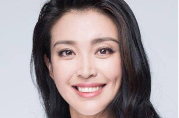 经纪人比明星本人还美，网友：最后一位碾压明星，不出道可惜了