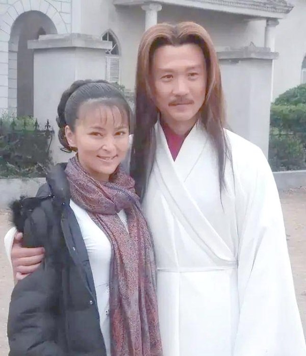 黄志忠：从银幕硬汉到情感柔韧的父爱典范