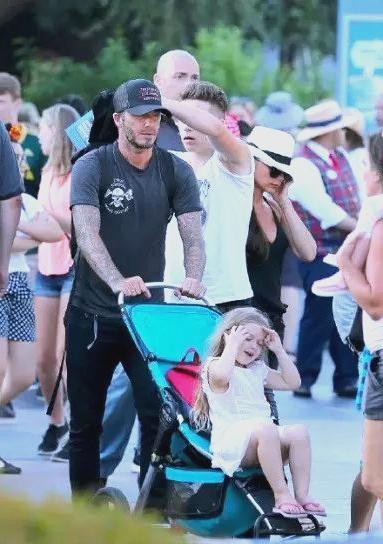 明星奶爸的温情瞬间：父爱的多重展现