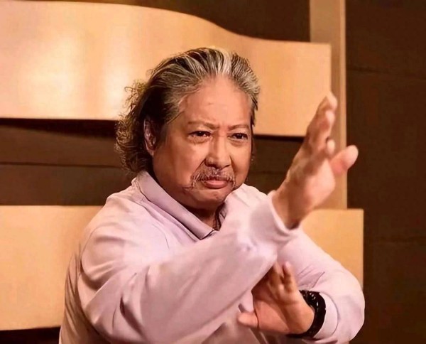 洪金宝称女儿“全世界第一漂亮”，以为是开玩笑，看到照片羡慕了