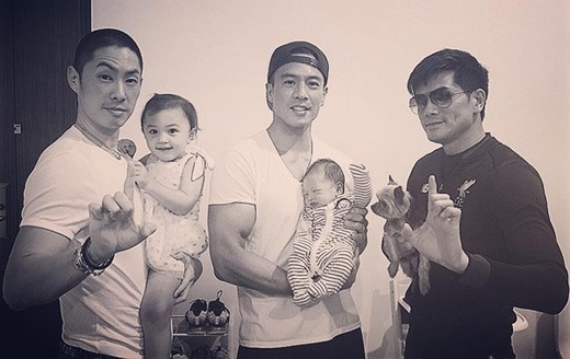 吴建豪婚变抱娃露面 变身“奶爸”父爱满满！
