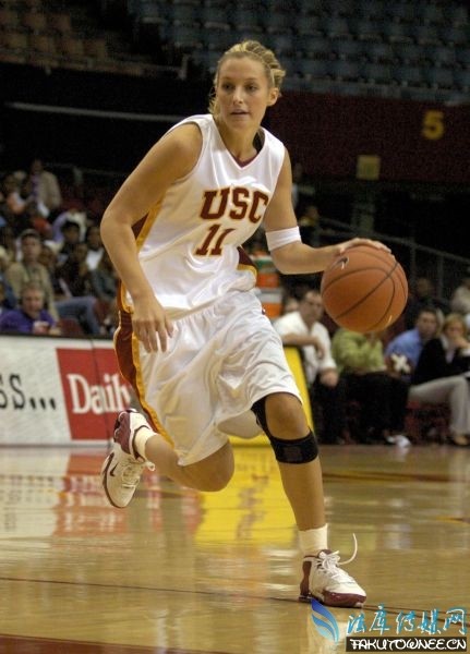 格里芬40岁女友布琳-卡梅隆个人资料，格里芬的辣妈女友照片