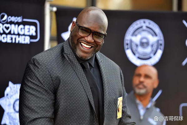 50岁奥尼尔减重40斤！对23岁女星求婚，还约会娇小女子？