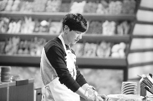 张亮在《星厨驾到》第二季中，祭出了他的拿手好菜“水煮牛肉”。