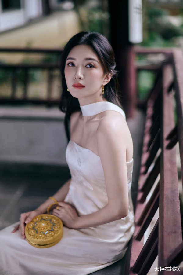 颠覆认知！娱乐圈学历逆天的十大明星，第一位竟然拥有三个博士学位？