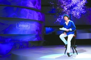 两百明星聚《岁月如歌》成方圆主持罗大佑谱曲