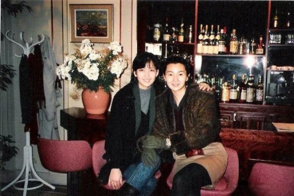 周慧敏与明星们共同缅怀青春岁月