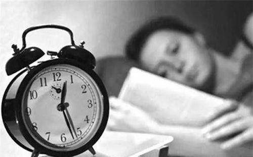 狗143小时不睡会死，人可坚持多长时间？美国明星拿命得到结论