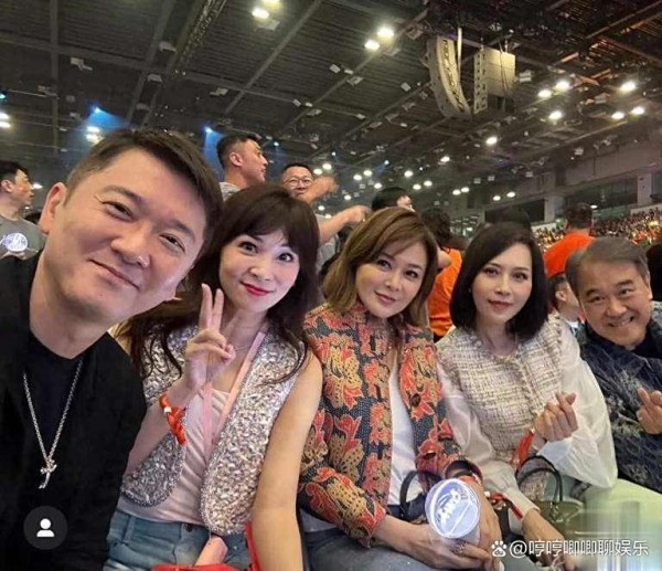 刘德华魅力有多大？李嘉欣关之琳罕见同场，却默契'避而不见