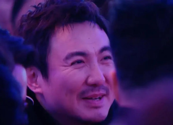 6大剧组同台暗战！张艺谋易烊千玺站位藏玄机，谁在悄悄挪位置？