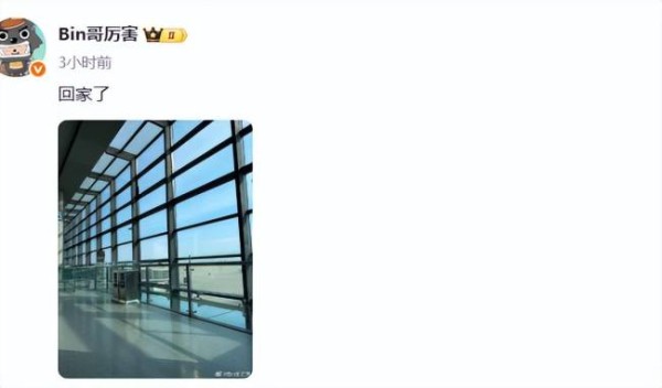 Bin夜店放松被粉丝拍，红色灯光下更帅了，造型很潮流 热度再创新高