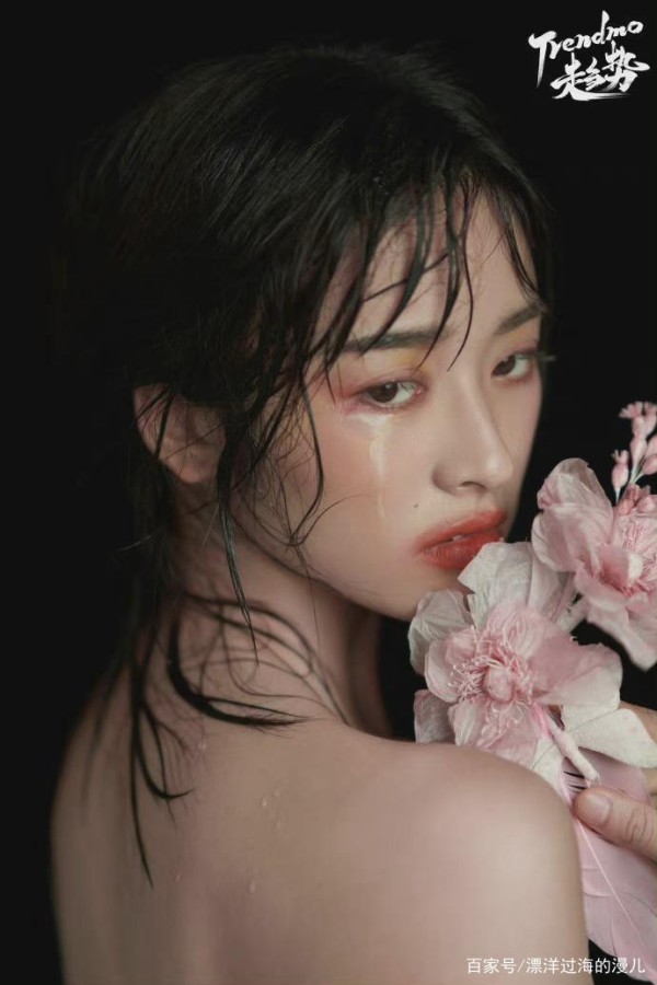 皙活：沈月泪痕装也太美了！沈月在线分享她的日常护肤秘籍！