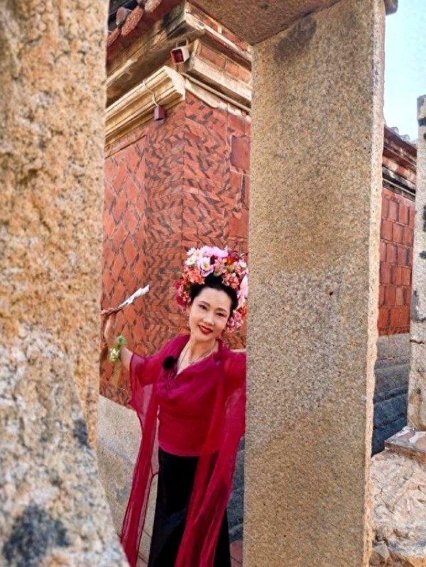 又学到了！何赛飞主动回应洗脸香皂，原来这些年她干啥都很有智慧