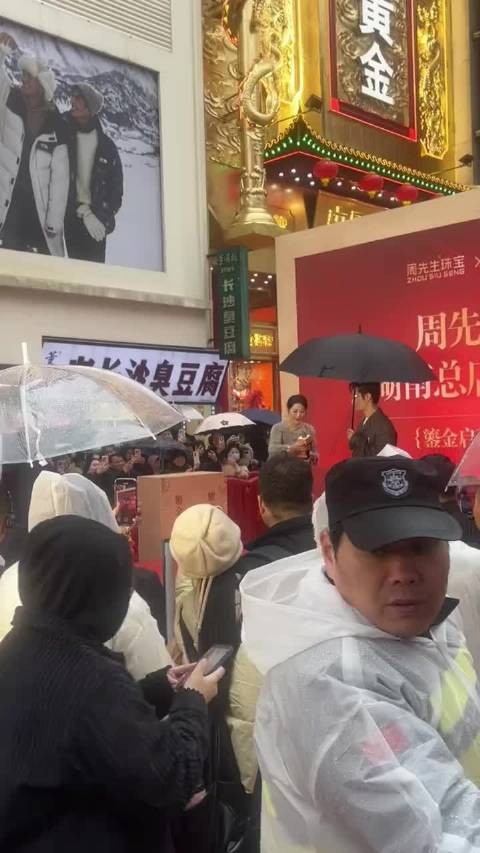 谁懂啊！在长沙逛街直接和黄老板迎面暴击