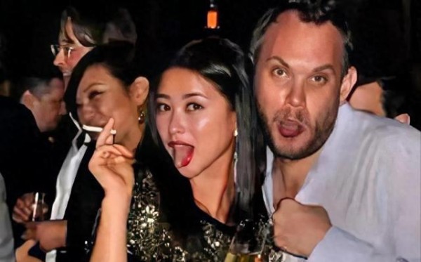 朱珠罕见私生活照曝光，清纯女神形象彻底反转，这背后的成长故事你真的懂吗