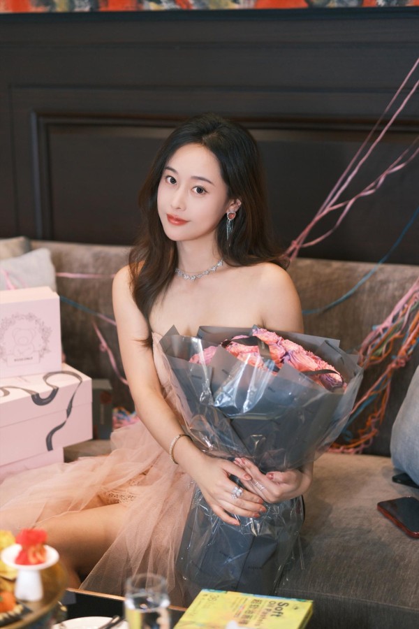 明星图集 叶晞月生活照氛围感满满