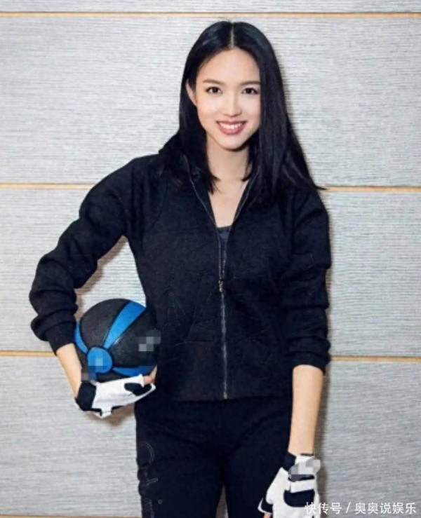 斯嘉丽合影刘昊然，巴西超模邦辰风华绝代