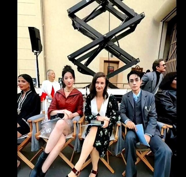 刘亦菲朱一龙罕见同框亮相，颜值爆表，网友纷纷留言大赞不已！