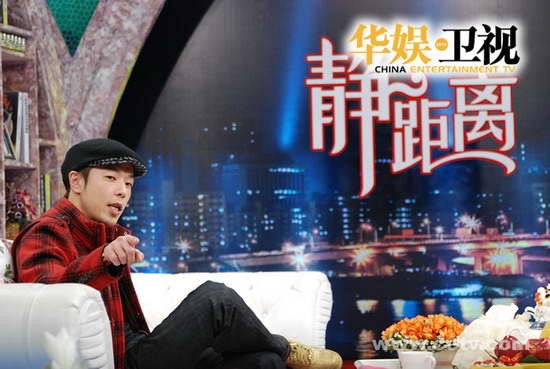 黄贯中做客《静距离》自曝当年加入Beyond替补