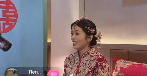 评论区纷纷呼喊瓦尔塔出来回应风波，甚至爆出鹅与小二娃早在多年之前就已有微信联系，引发网友热议和质疑