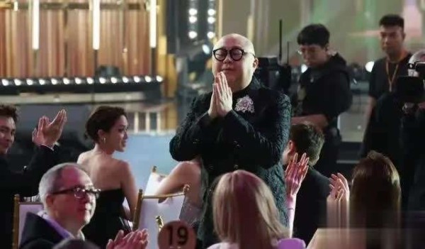 TVB 颁奖礼林盛斌砸奖座引热议，吴家乐质疑其金牌媒人身份