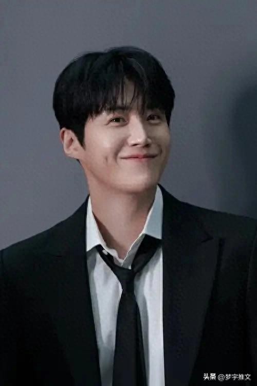 韩星片场“失控”！金宣虎花絮流出，这次还能翻身吗？