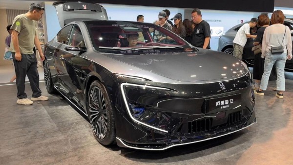 姚安娜变身“第1001号员工”：阿维塔如何靠共创模式引爆销量？