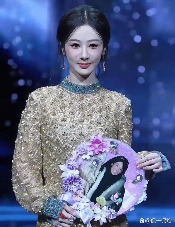 不知道大家发现没 每次杨紫出席活...@侃一侃蛤的动态