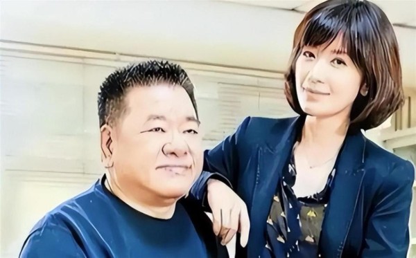 77岁影视大亨离世，从江湖大佬到贾静雯干爹，手腕比电影还狠