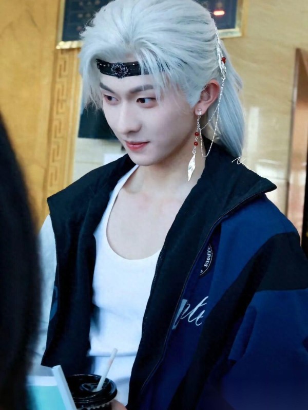 红果男演员人气榜大洗牌？陈添祥928万高居第一，十位男神实力比拼，你看好谁能稳住？