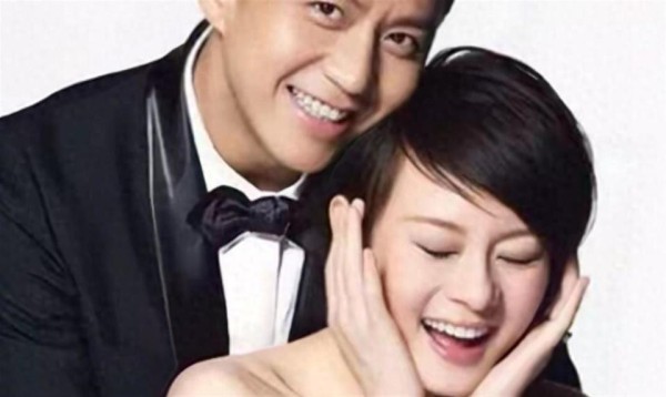 邓超晒一家四口水下照，他们2010年邓超生日当天结婚纪念礼物忘带