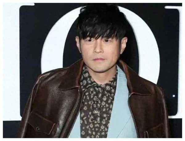 骨骼衰老，皮肤老去：揭秘周杰伦与林俊杰的明显差距！