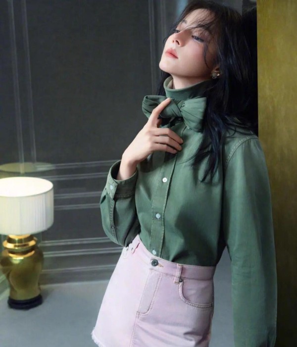 行走的Dior缪斯！迪丽热巴把2026春夏款几乎穿全了，惊艳全网