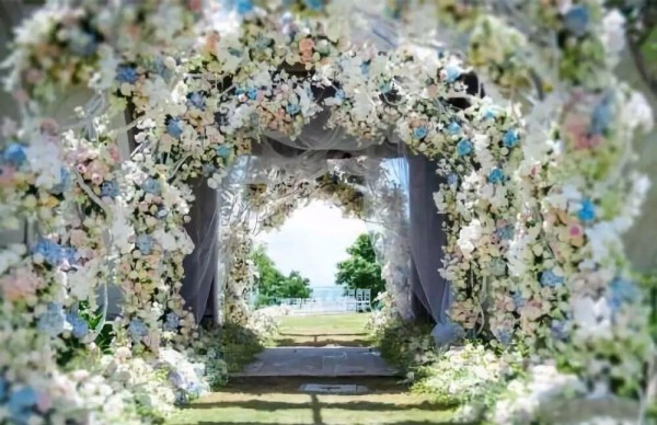 明星婚戒：简约与创新的完美结合