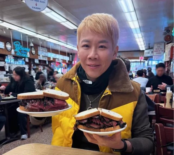 被吐槽“姨味十足”？陶喆瘦成110斤，低调晒自拍引争议