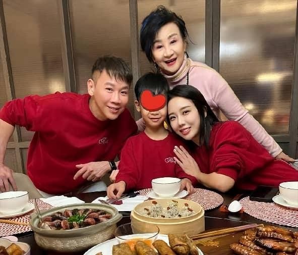 陶喆的婚姻太有说服力！人到中年显沧桑，年轻娇妻颜值在线美得挪不开眼