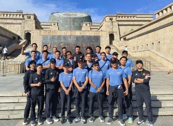 香港明星足球队走进宝鸡青铜器博物院