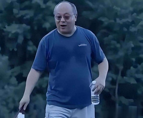 56岁窦唯的烟火日常：从摇滚巨星到平凡生活