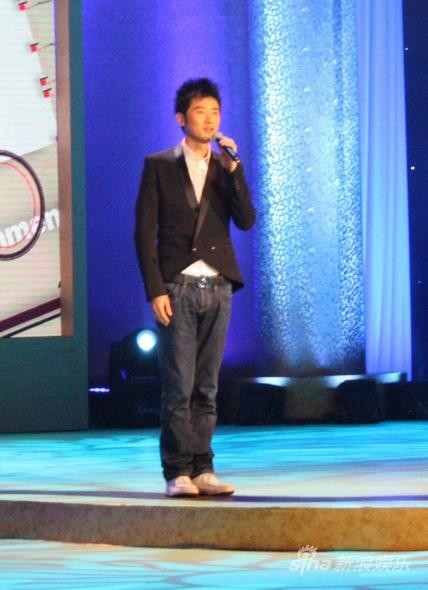 任泉儒雅现身环保星锋会热心公益倡导无纸祝福