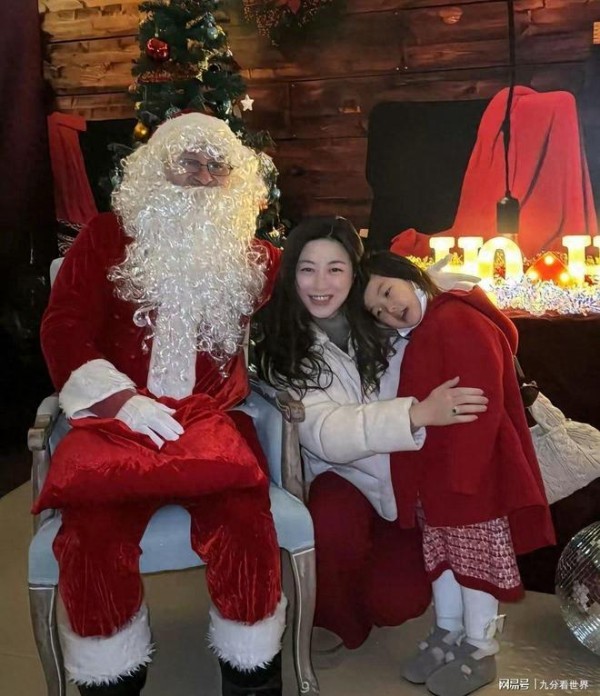 朱珠女儿叫珠宝！梨涡笑和妈妈一模一样太萌了