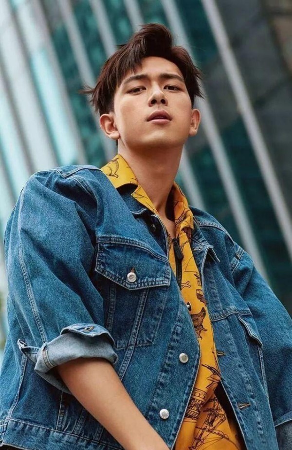 解析娱乐圈艺人与助理间的深厚情感与亲和力影响