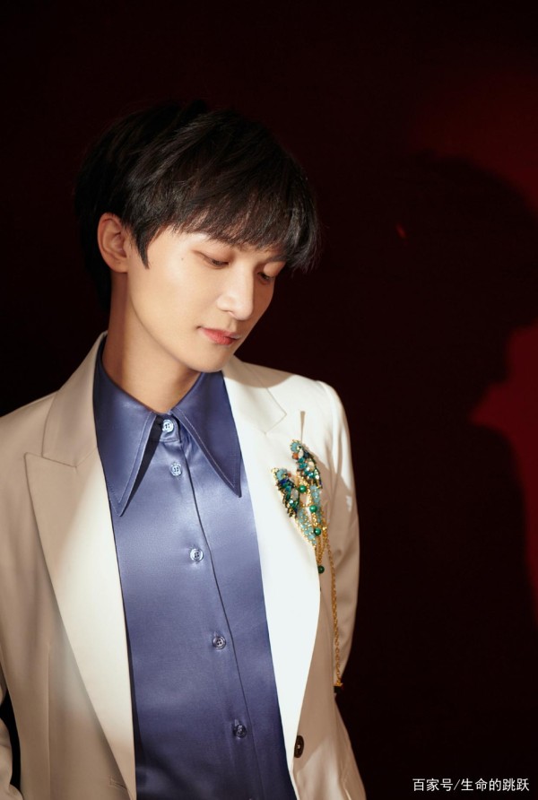 自爆周深黑料的人，有谁能想到呢？以黑治黑这招不错，就应该如此