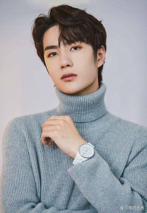 王一博与李沁互动，私下幼稚活泼，模仿孙悟空