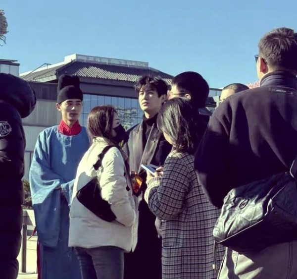 明星的真实魅力：从日常互动到荧幕角色