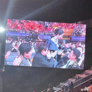 李冰冰、吴京、黄渤等资深演员与杨紫的交流，体现了怎样的代际传承？