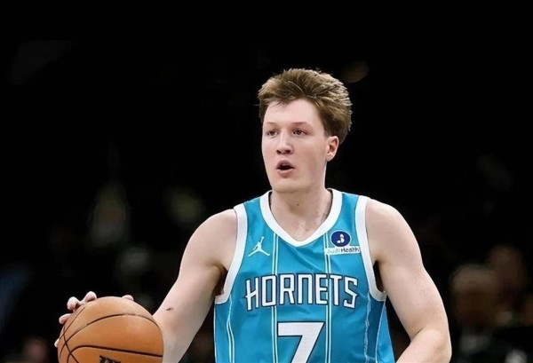 克尼佩尔19岁打出巨星相，当全联盟都在为下一个全能锋线尖叫时，用史上最疯狂的三分表演，改写NBA剧本，8连胜+历史第一的纪录