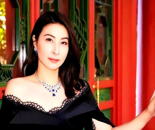 娱圈风暴升级！鹿晗翻车只是开始，后续4大瓜更猛，郭晶晶也遭波及