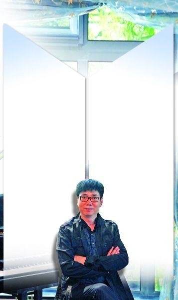 范明 鞠健夫 摄